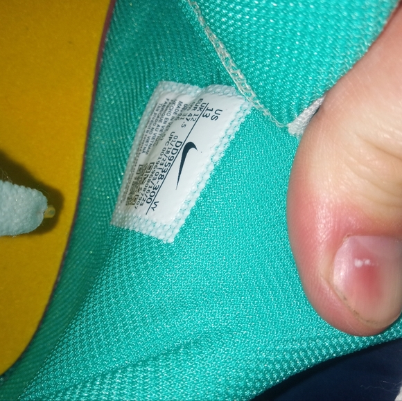 Nike shoes - Picture 10 of 15